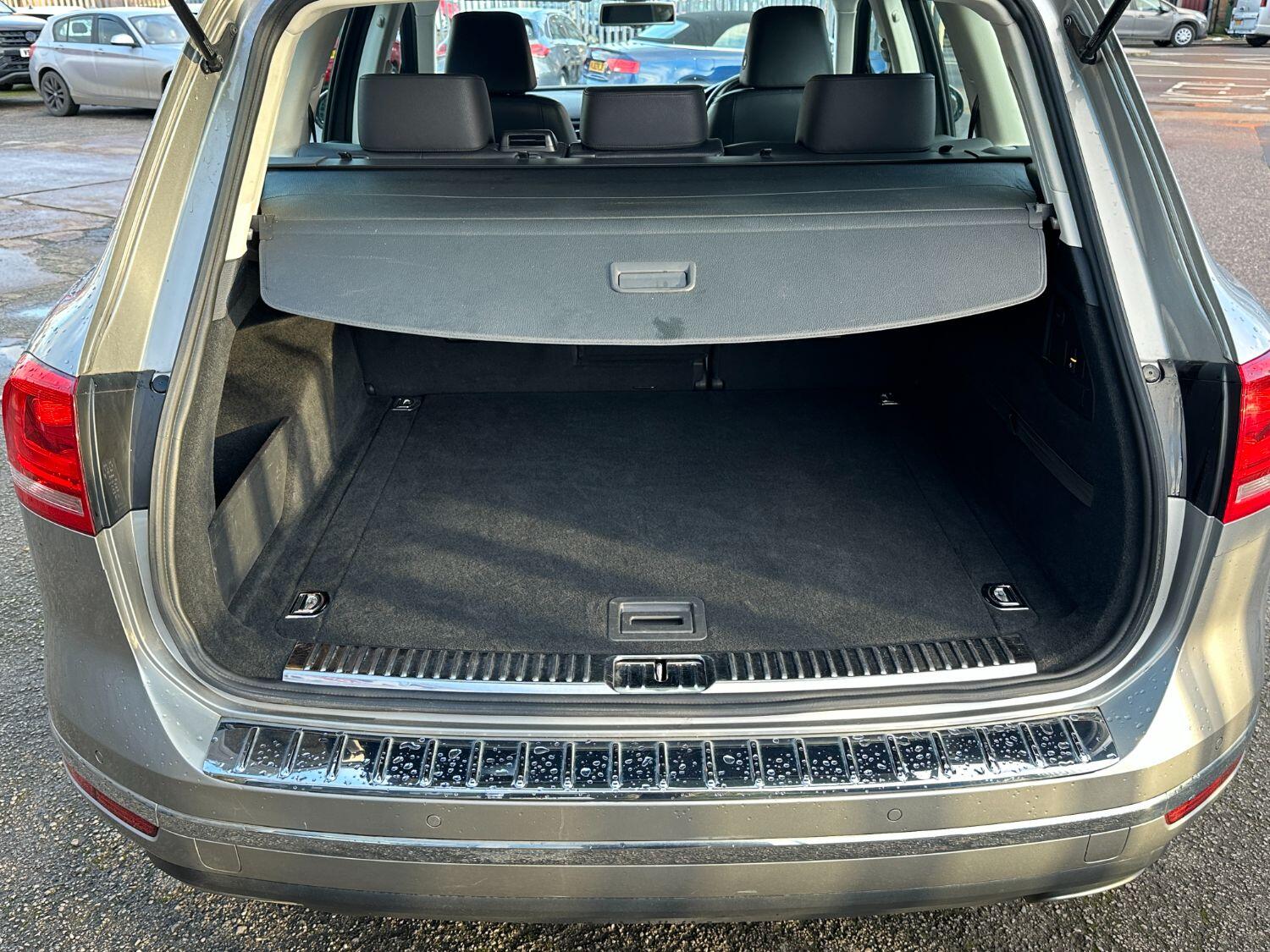Used VOLKSWAGEN TOUAREG in Goole, East Yorkshire Mats Garage