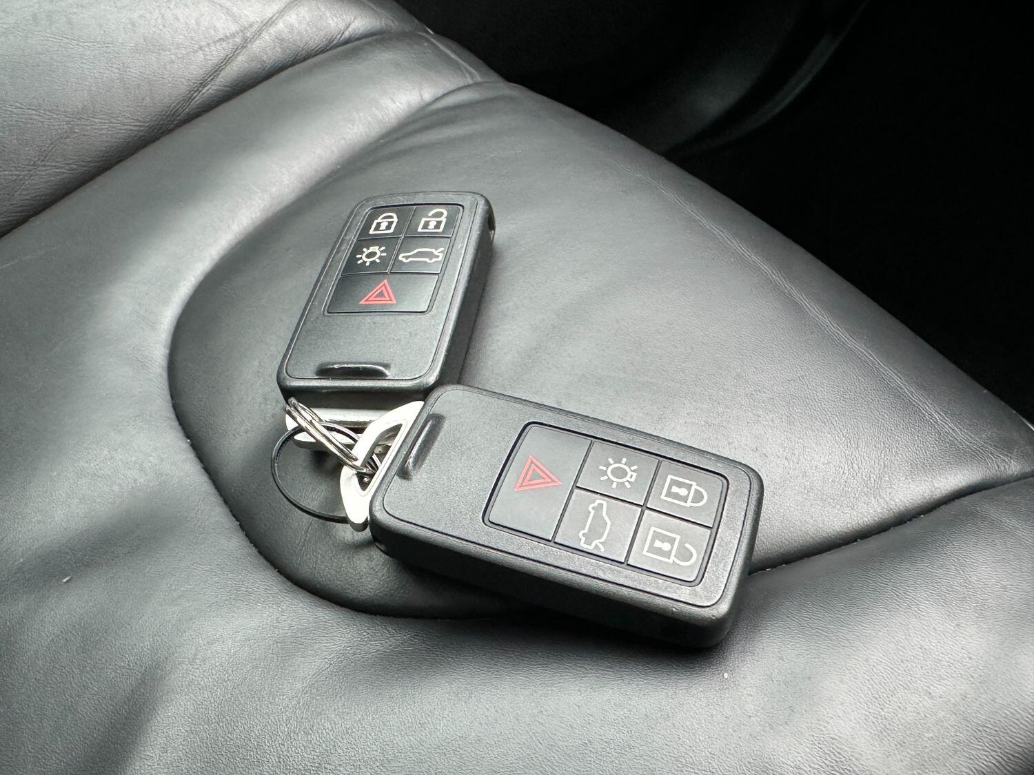 Used VOLVO V40 2018 Black in Goole, East Yorkshire Mats Garage